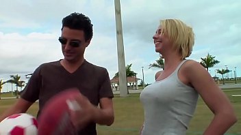 Ellisnesset712823: Premium Blonde Scene
