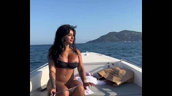 SEXO EN BARCO ME LLEVO AL CENTRO DEL MAR Y SE CORRIÓ EN MI CULO YASMINA KHAN