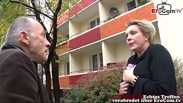 Deutsche große Hausfrau auf der Straße vom Opa angesprochen und gefickt
