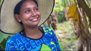 campesina inocente es follada a cambio de unas gallinas 12 min